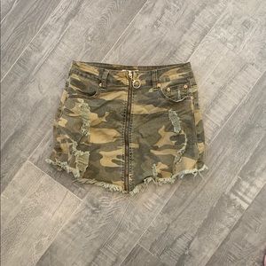 Super cute camo skirt. Fits like a 25